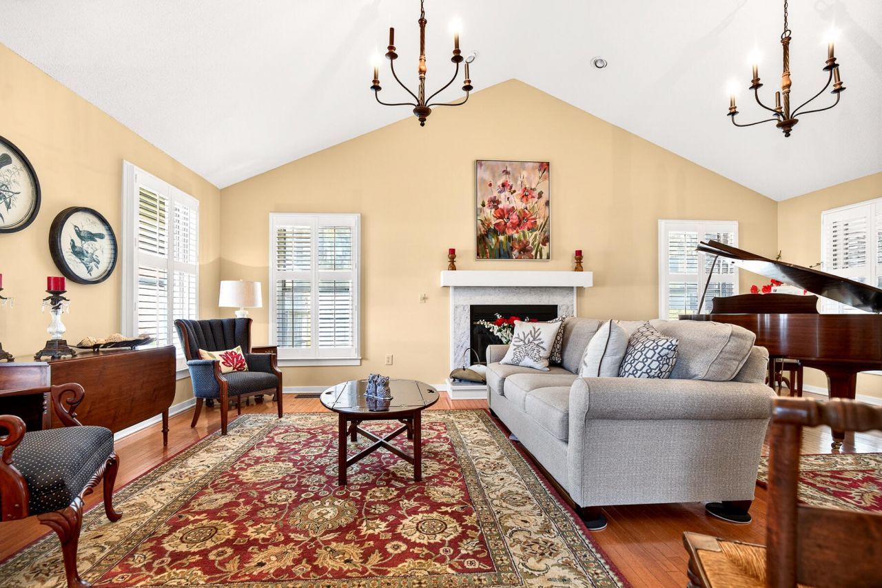 104 Glasgow Circle Photo 4