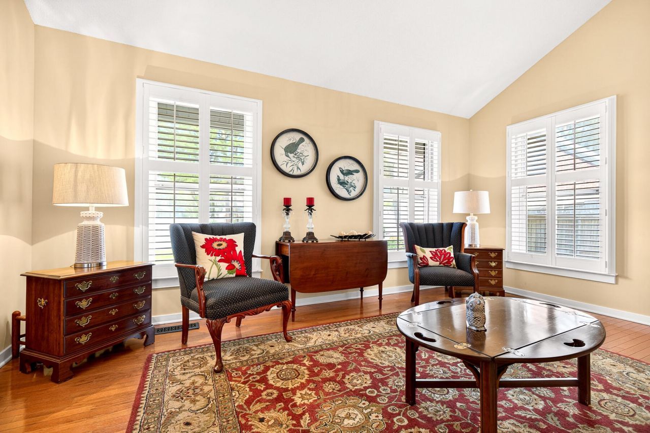 104 Glasgow Circle Photo 5