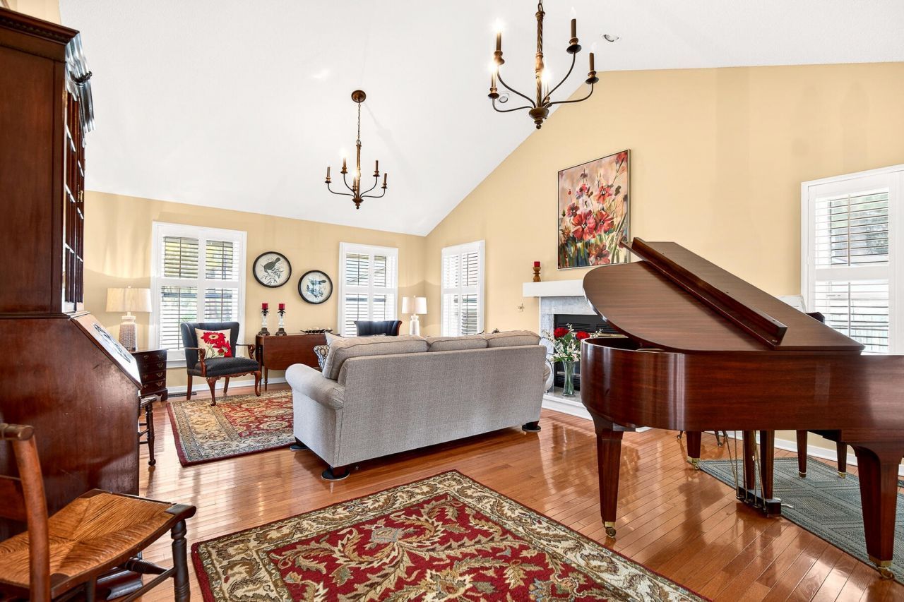 104 Glasgow Circle Photo 6