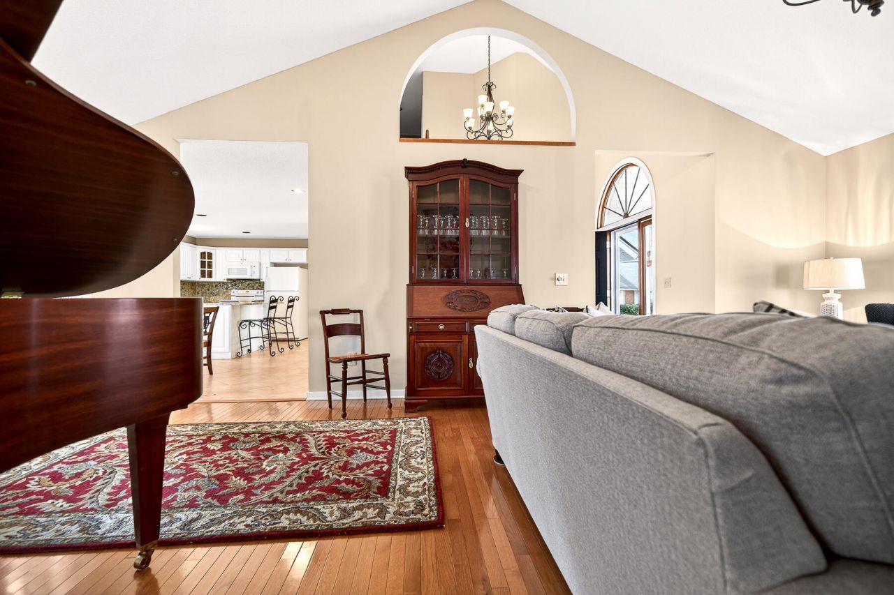 104 Glasgow Circle Photo 8