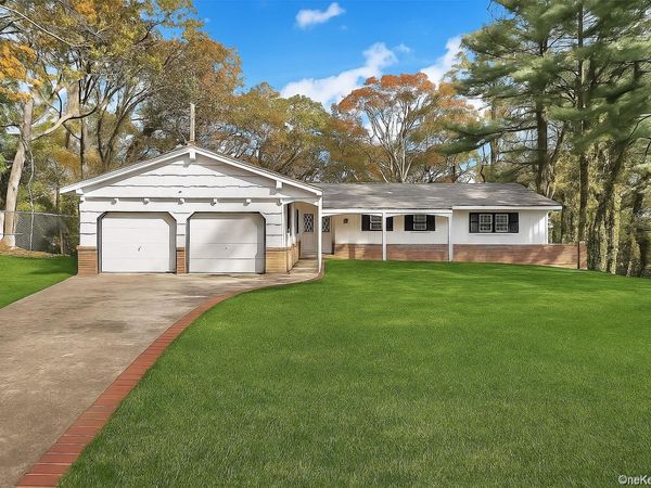 5 Chatham Place , Dix Hills, NY 11746