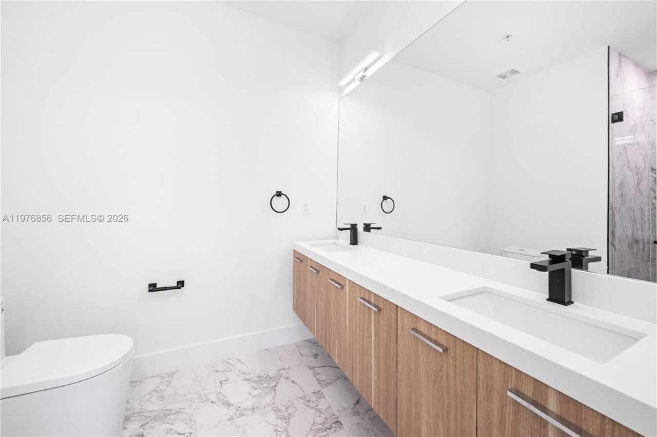 526 SW 2nd St, Miami, FL 33130 Photo