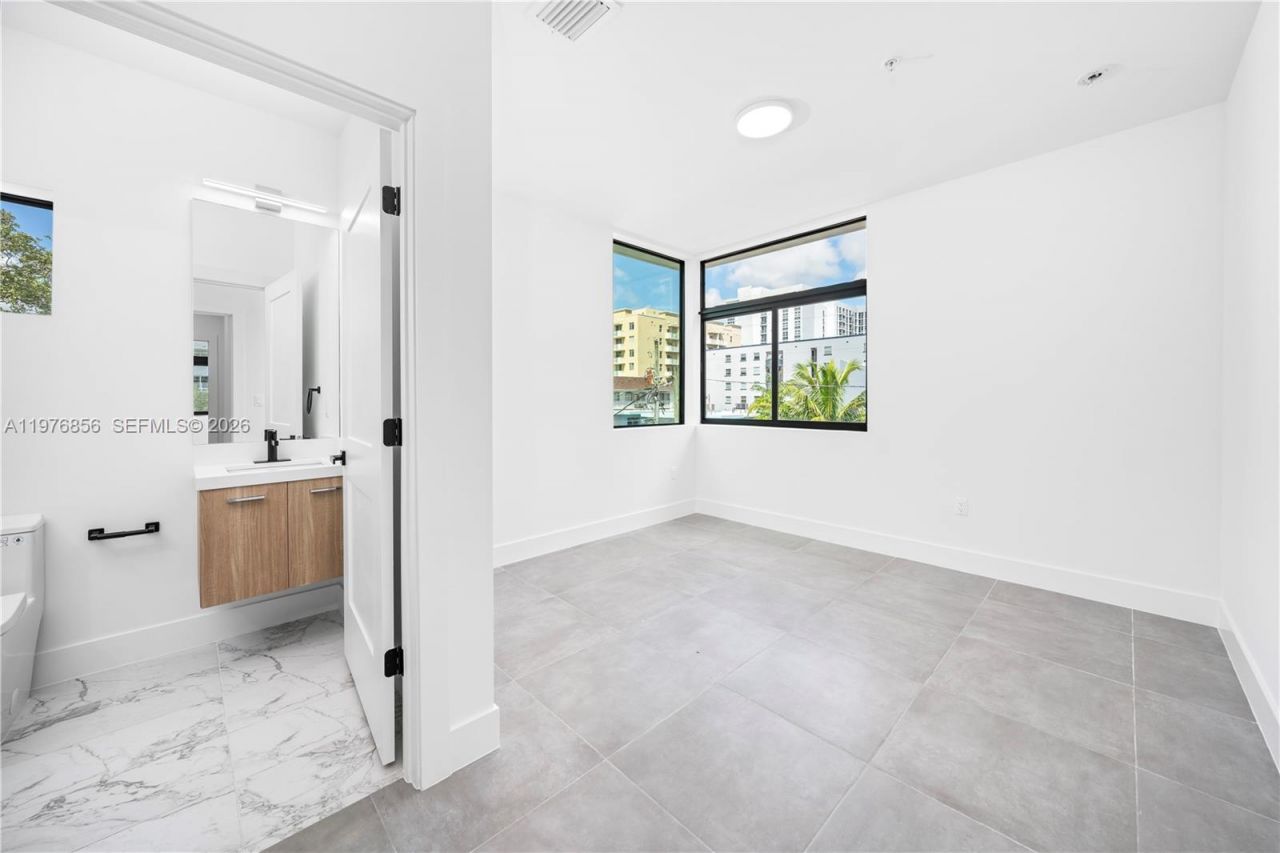 526 SW 2nd St, Miami, FL 33130 Photo