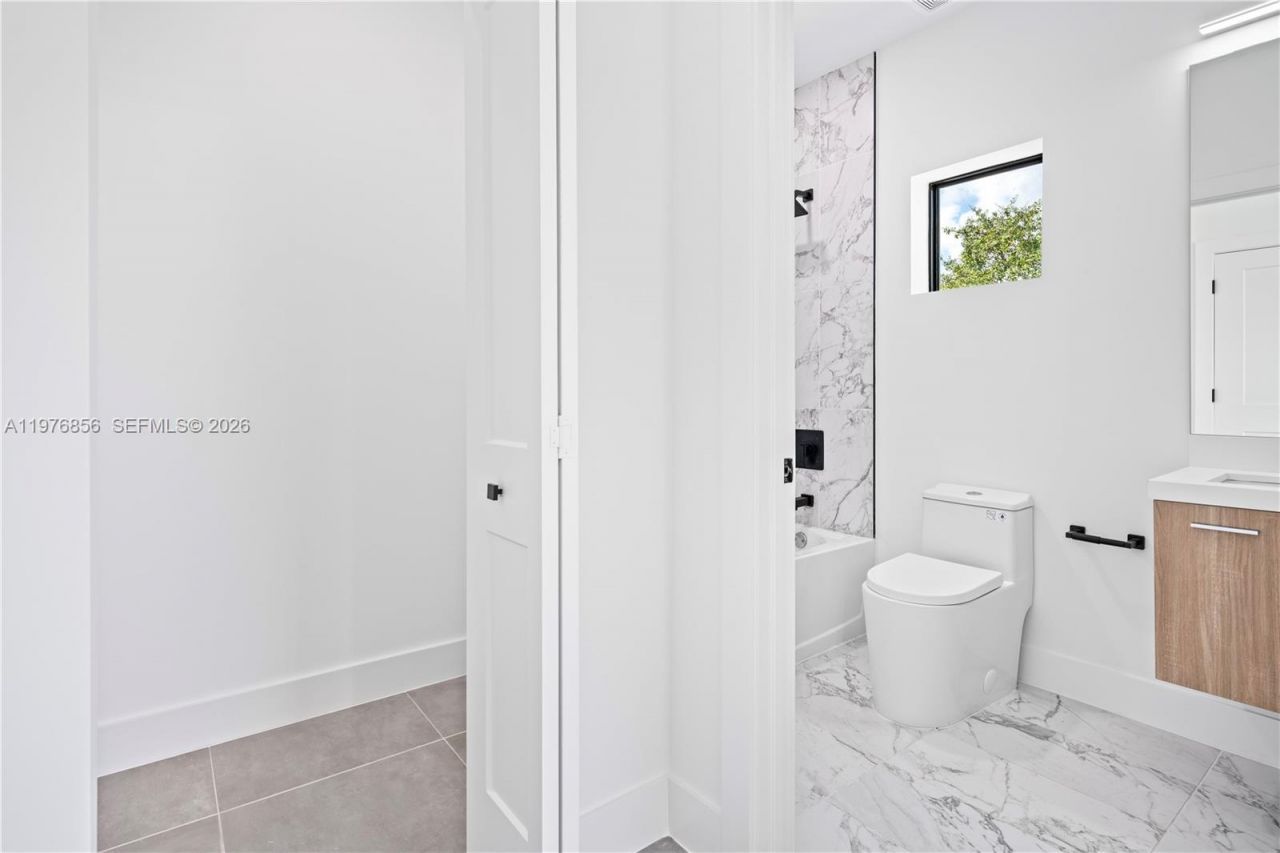 526 SW 2nd St, Miami, FL 33130 Photo