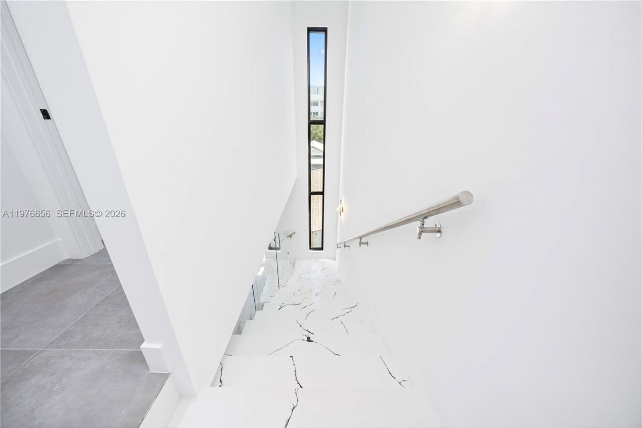 526 SW 2nd St, Miami, FL 33130 Photo