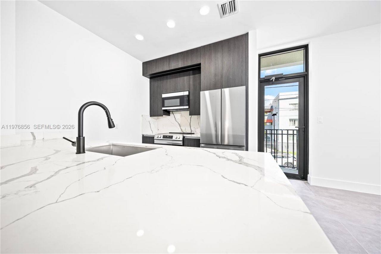 526 SW 2nd St, Miami, FL 33130 Photo