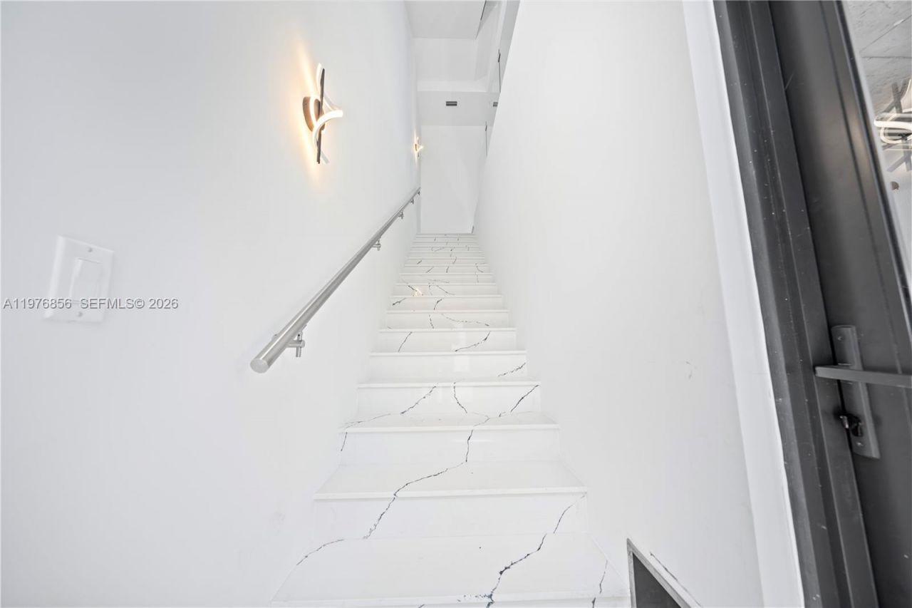 526 SW 2nd St, Miami, FL 33130 Photo