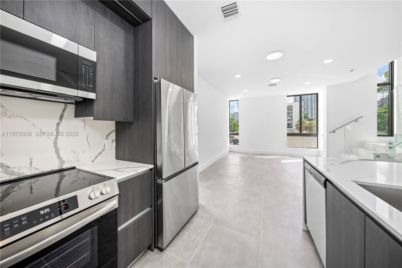 526 SW 2nd St, Miami, FL 33130 Photo