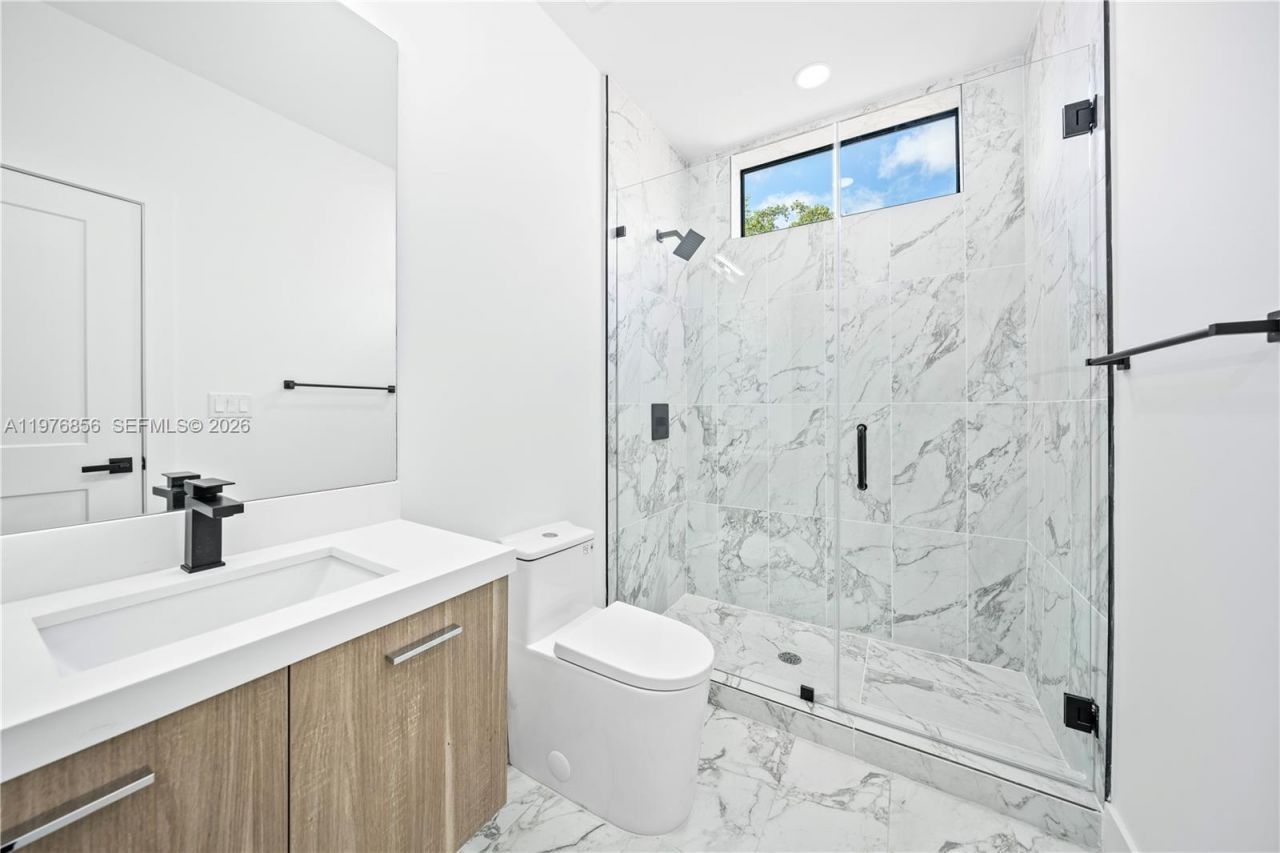 526 SW 2nd St, Miami, FL 33130 Photo