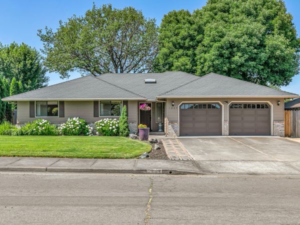 1869 Canyon Avenue, Medford, OR 97504