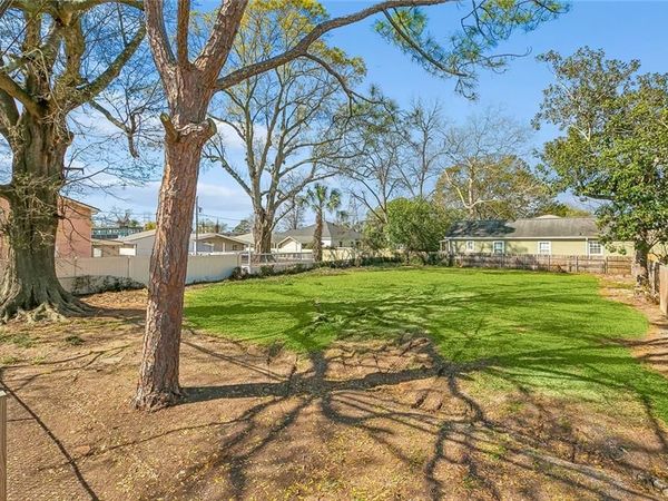 2605 WHITNEY Avenue , Gretna, LA 70056