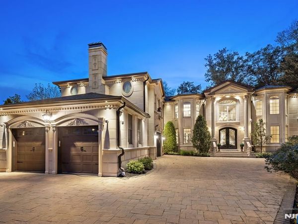 56 Lilac Lane, PARAMUS, NJ 07652