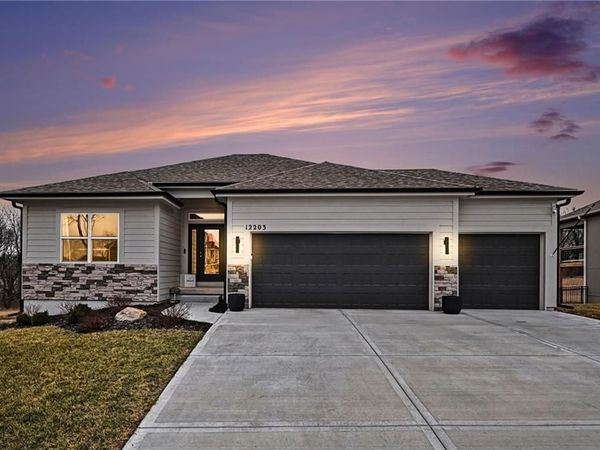 12203 N Virginia Avenue, Kansas City, MO 64165