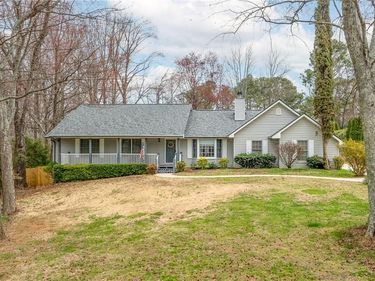 5730 Garden Walk, Flowery Branch, GA 30542