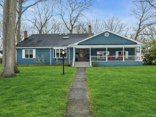 558 Gillette Avenue , Bayport, NY 11705