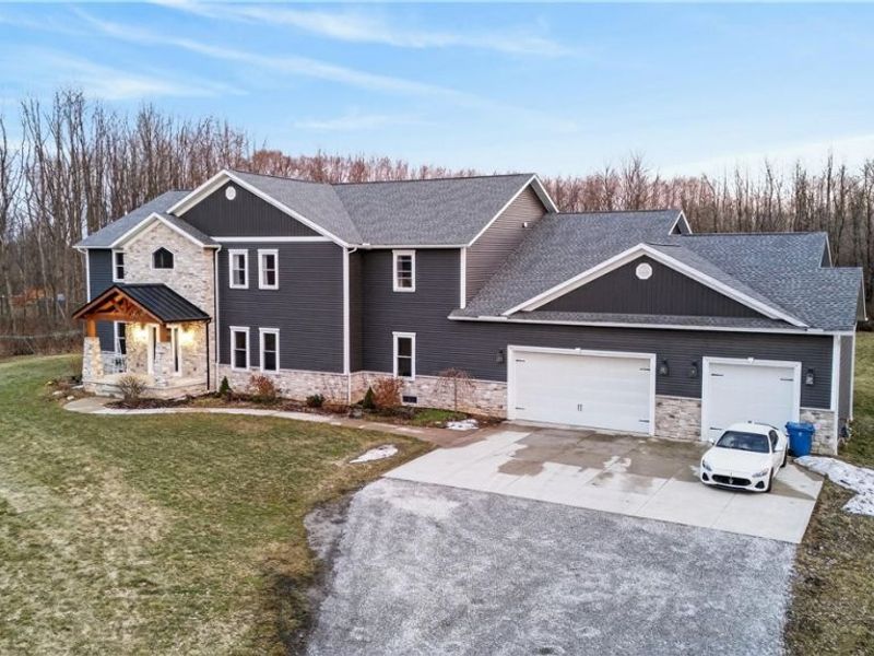 2252 Applegrove Street NE, Canton, OH 44721 Photo 1