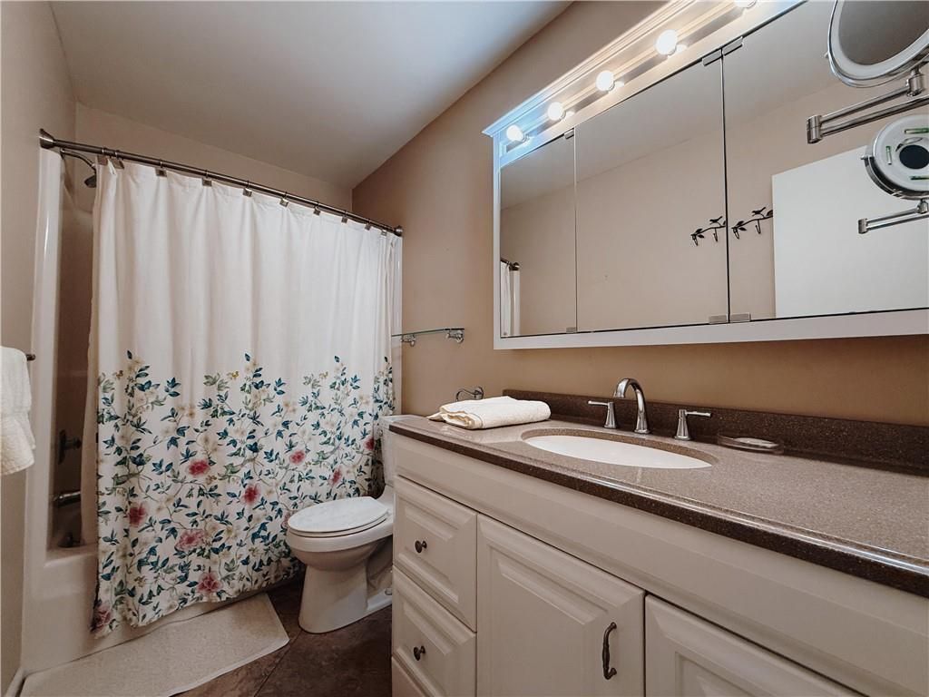 106 Spring Lake Court, Unit 201, Vero Beach, FL 32962 Photo