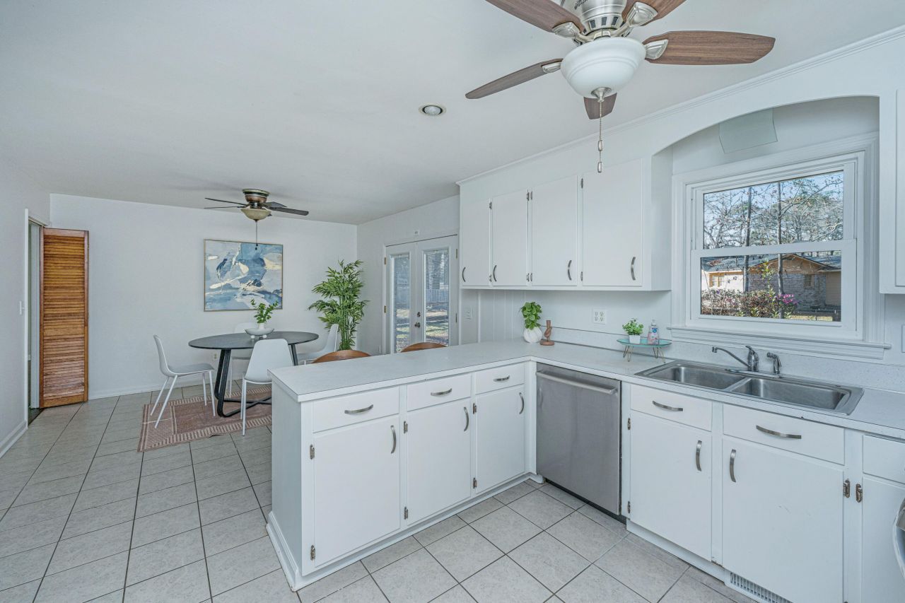 2012 Woodcliff Street Photo 16