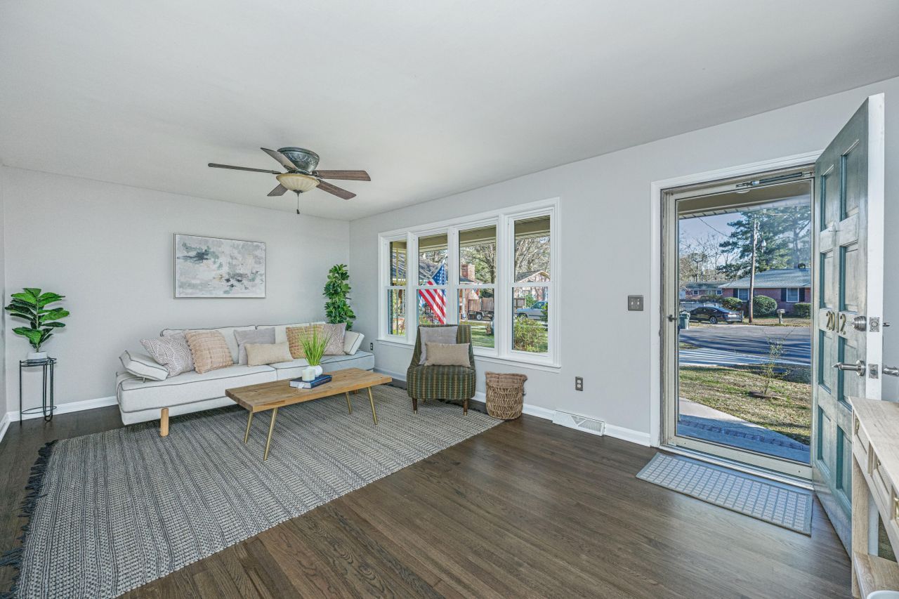 2012 Woodcliff Street Photo 4