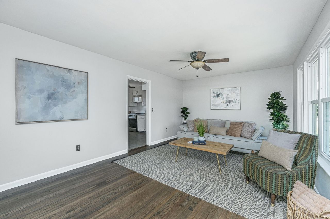 2012 Woodcliff Street Photo 5