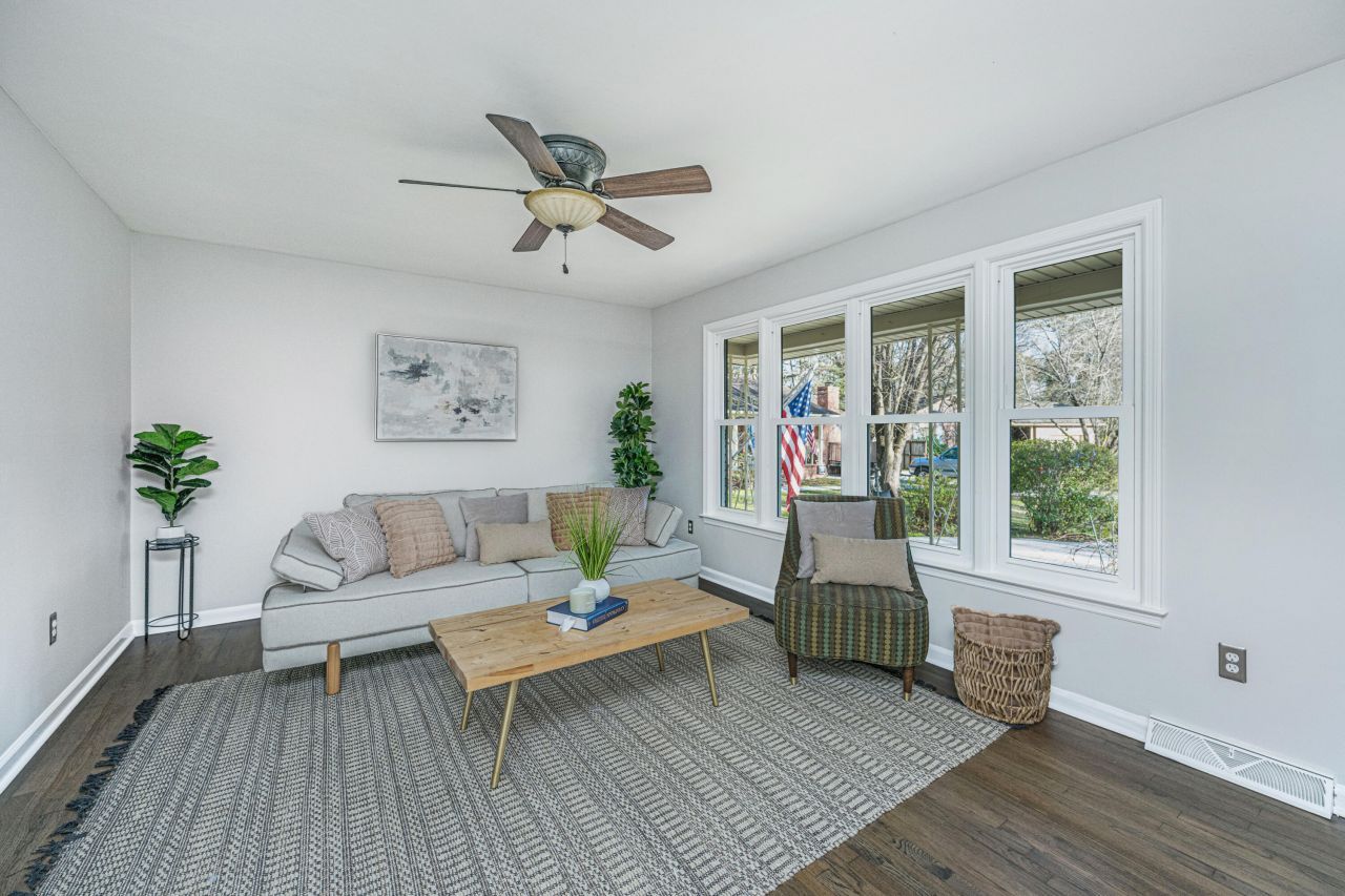 2012 Woodcliff Street Photo 6