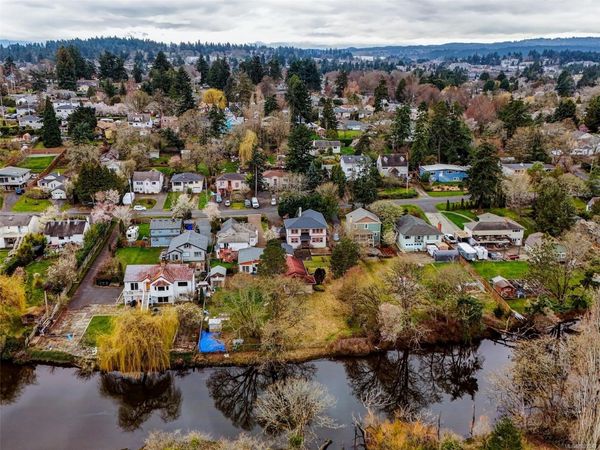 756 Newbury St, Saanich, BC V9A 2C1