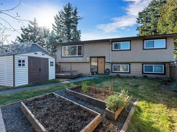 2011 Courser Dr, Unit 1, Sidney, BC V8L 2N5