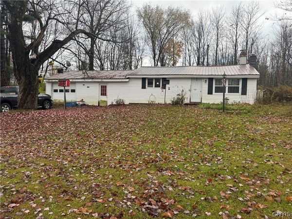 1499 State Route 104 , Parish, NY 13131