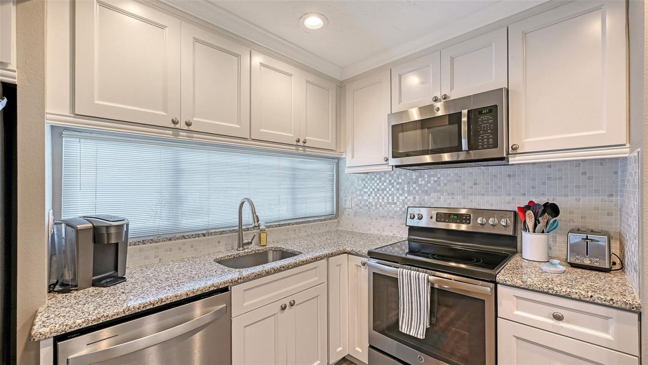 1050 W Peppertree Lane, Unit 116B, Sarasota, FL 34242 Photo