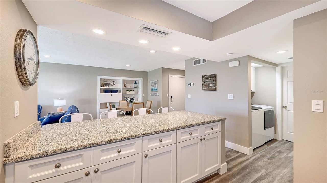 1050 W Peppertree Lane, Unit 116B, Sarasota, FL 34242 Photo