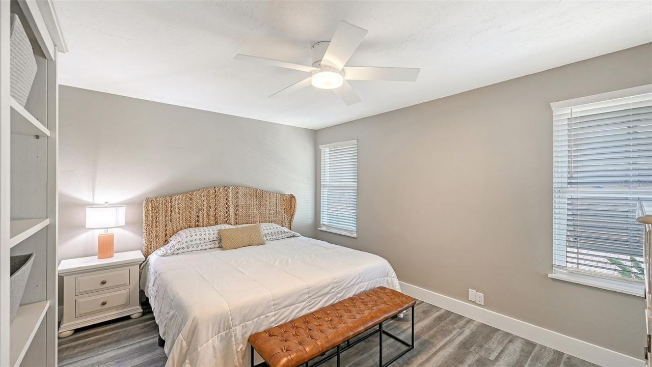 1050 W Peppertree Lane, Unit 116B, Sarasota, FL 34242 Photo