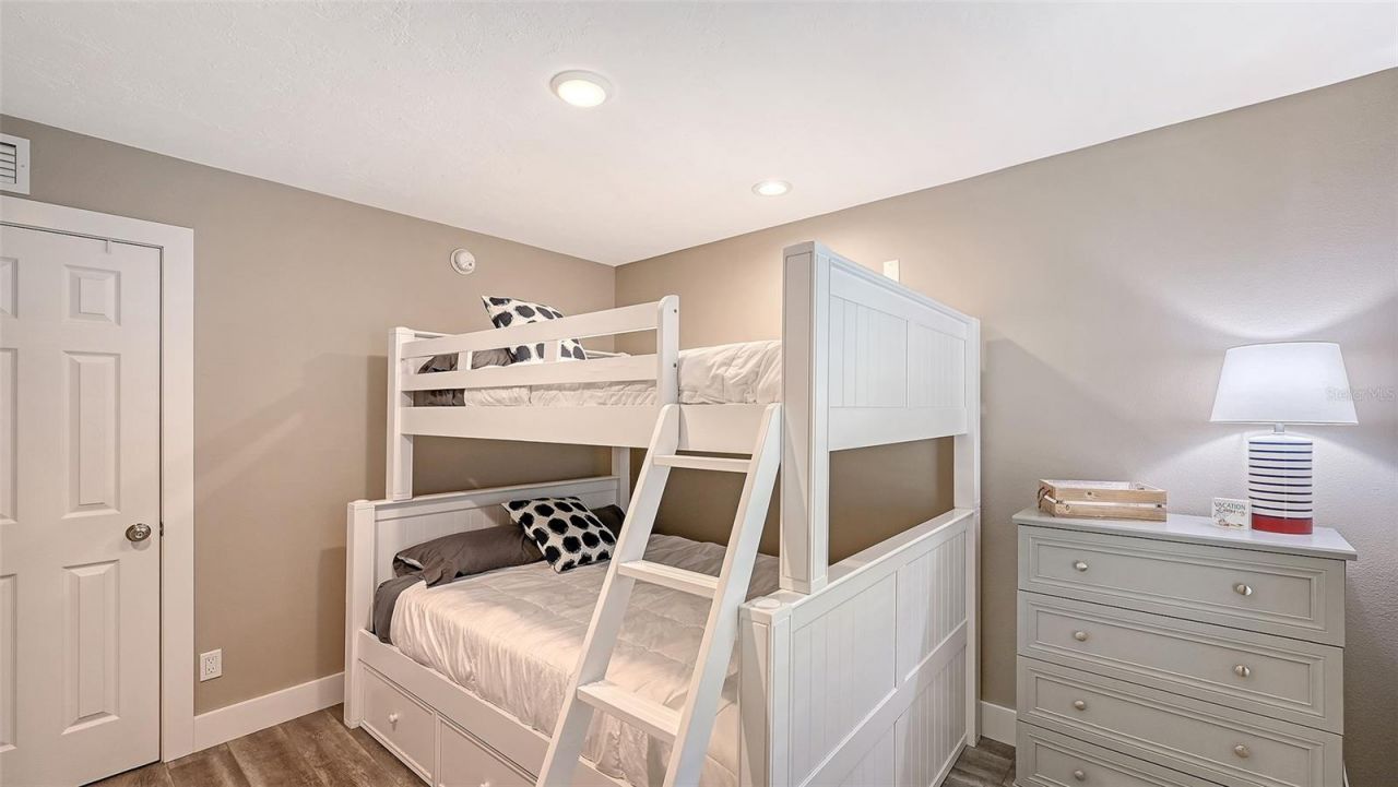 1050 W Peppertree Lane, Unit 116B, Sarasota, FL 34242 Photo