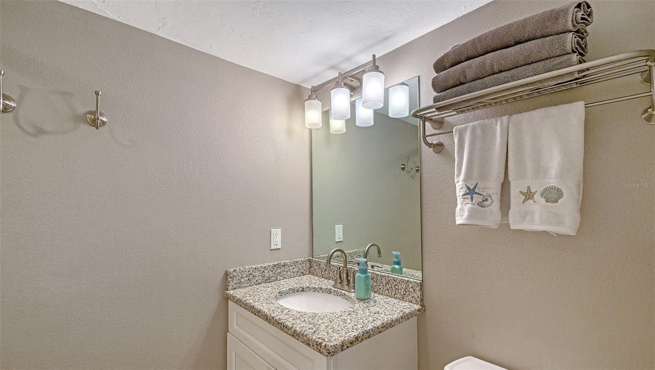 1050 W Peppertree Lane, Unit 116B, Sarasota, FL 34242 Photo
