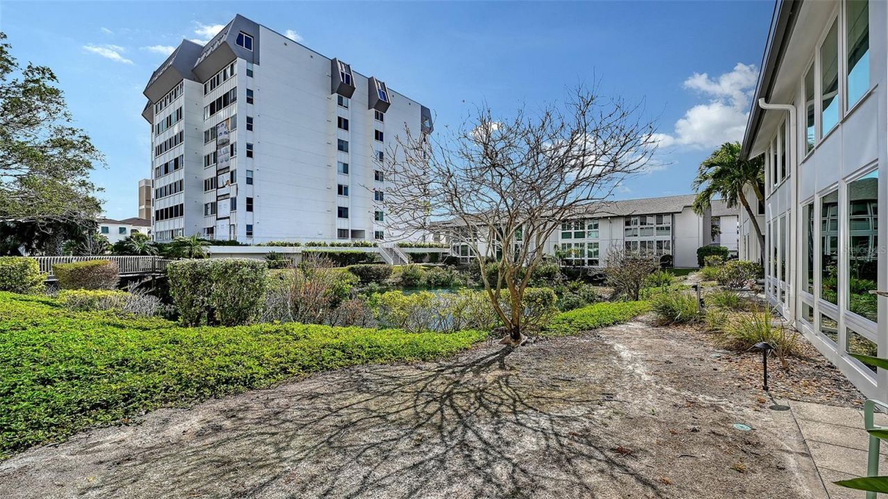 1050 W Peppertree Lane, Unit 116B, Sarasota, FL 34242 Photo