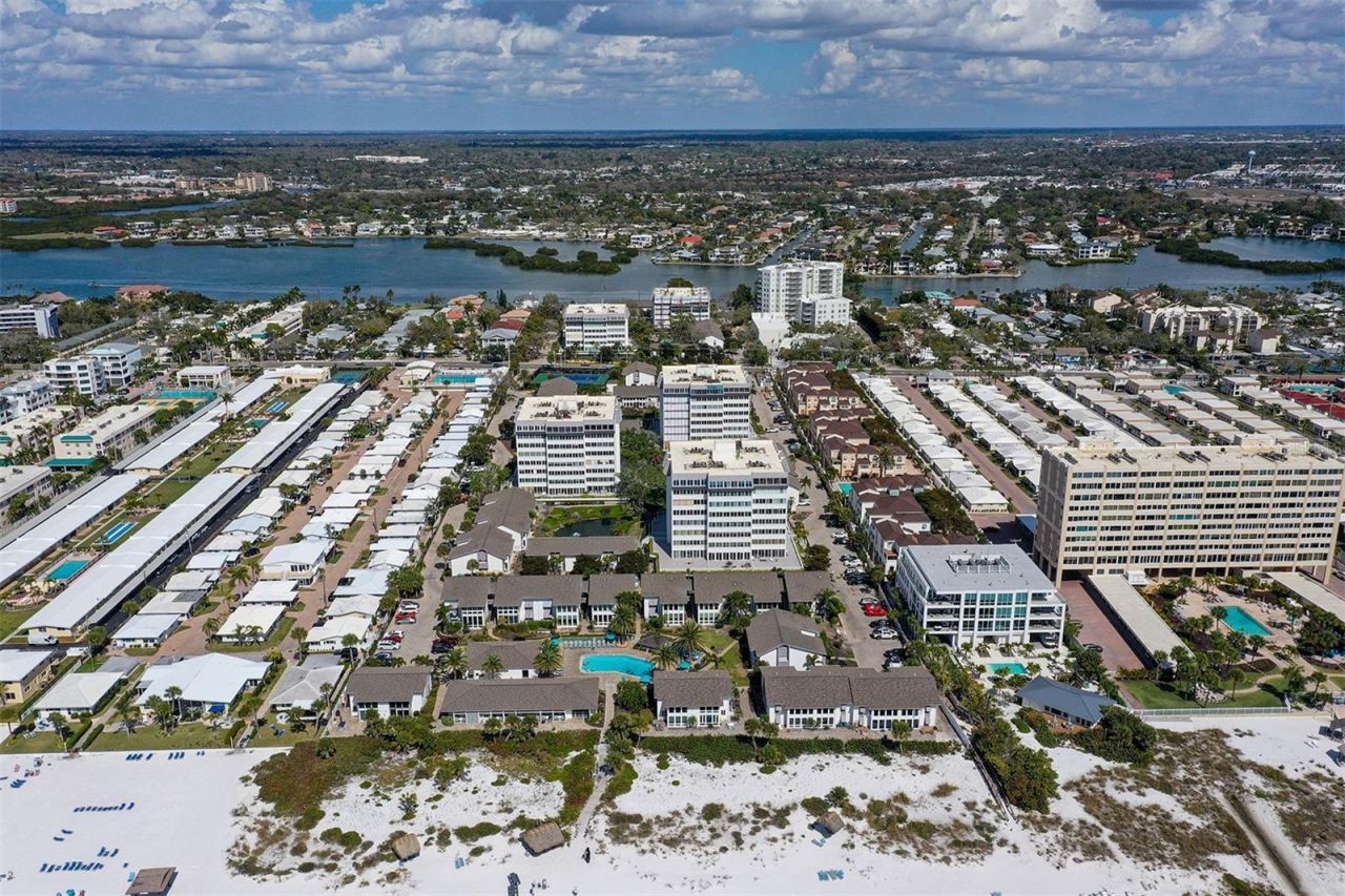 1050 W Peppertree Lane, Unit 116B, Sarasota, FL 34242 Photo