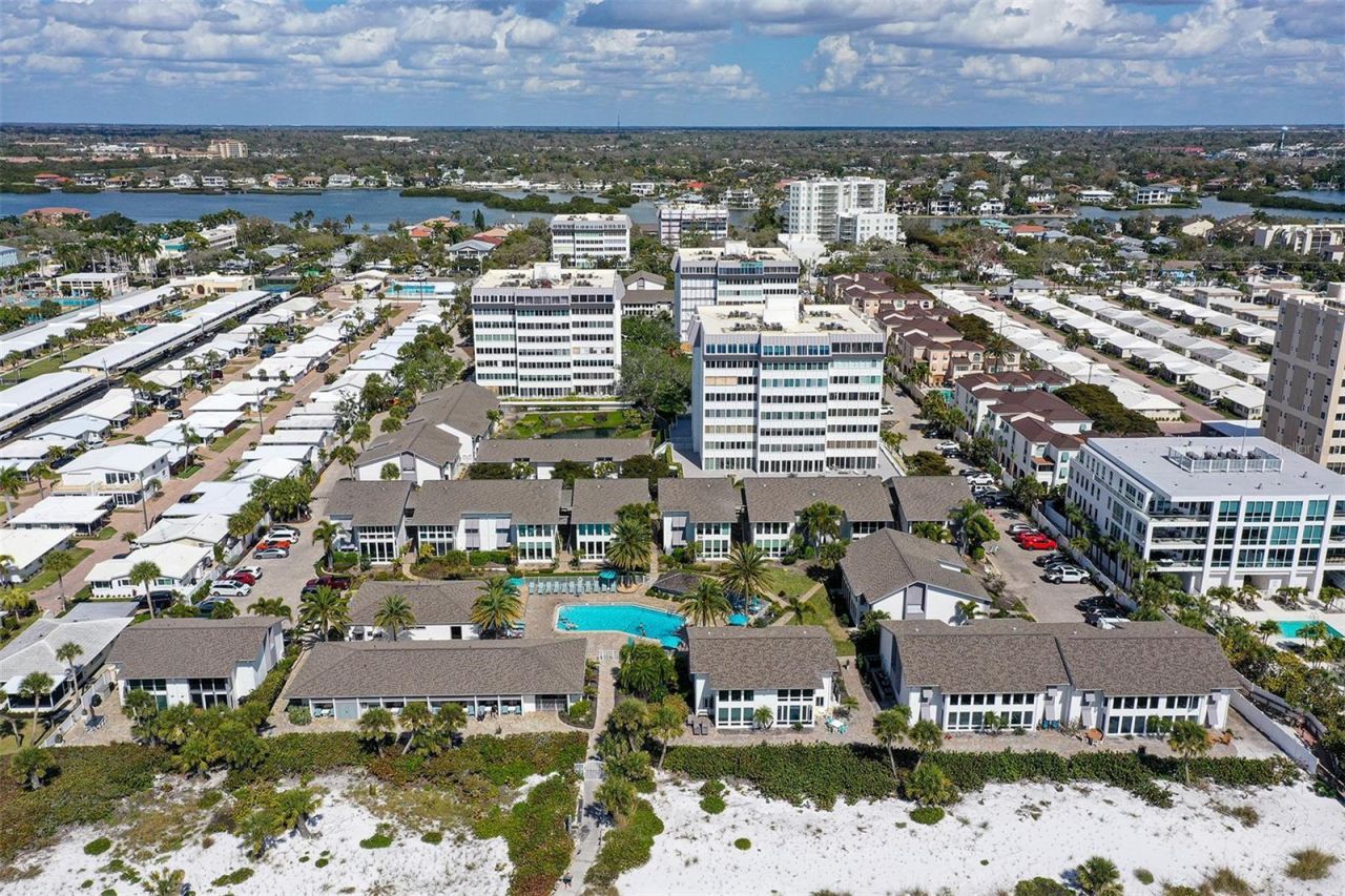 1050 W Peppertree Lane, Unit 116B, Sarasota, FL 34242 Photo