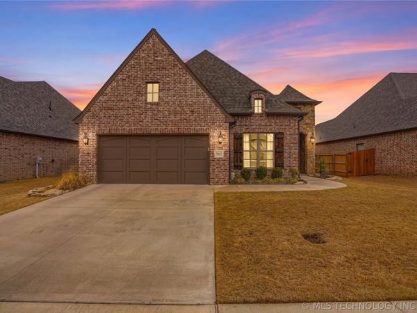 7917 N 146th East Avenue , Owasso, OK 74055