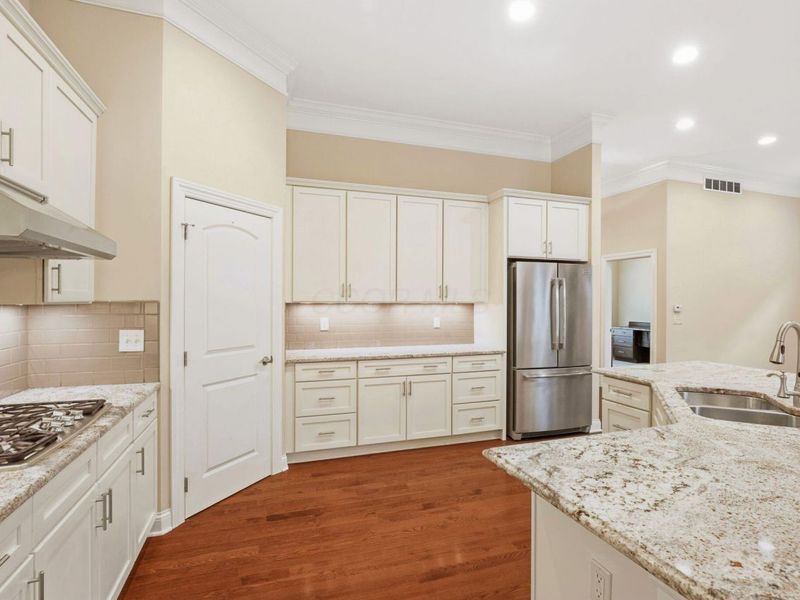 876 John Michael Way, Columbus, OH 43235 Photo 6