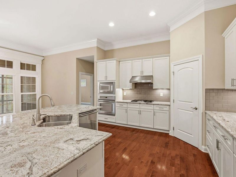 876 John Michael Way, Columbus, OH 43235 Photo 8