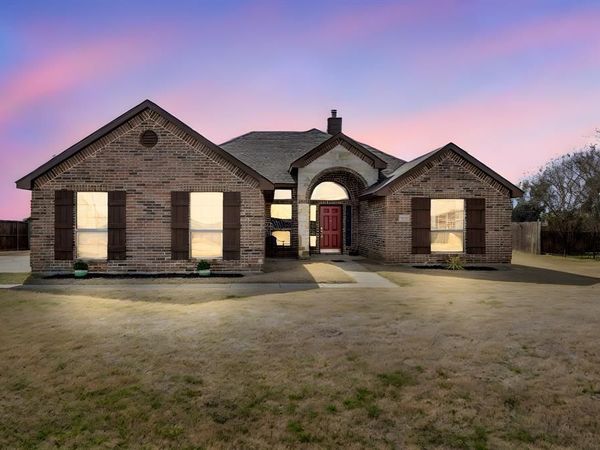 160 Berkshire Lane, Waxahachie, TX 75165