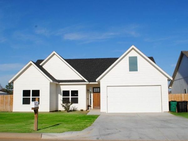 9221 Parkview Circle, Tolar, TX 76476