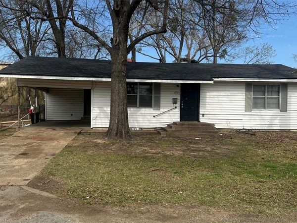 1325 E Sherman Street, Paris, TX 75460