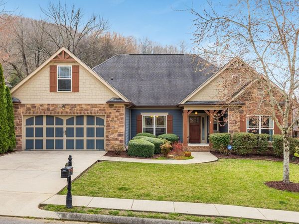 1040 Lynnstone Drive, Chattanooga, TN 37405