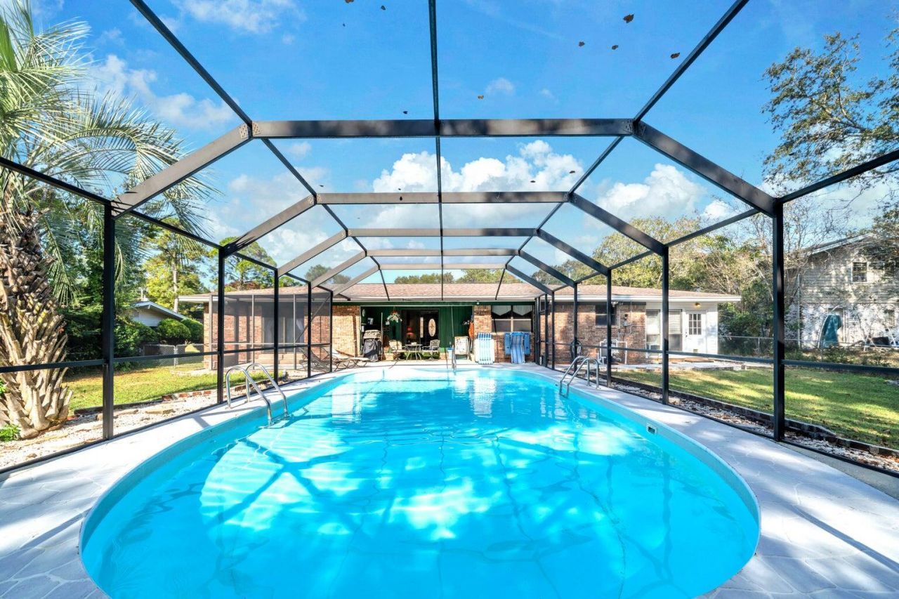 32 Walnut Avenue, Shalimar, FL 32579 Main Photo