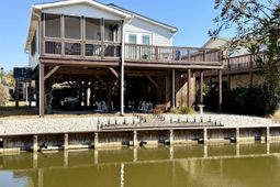 211 Dixon Dr. photo 4