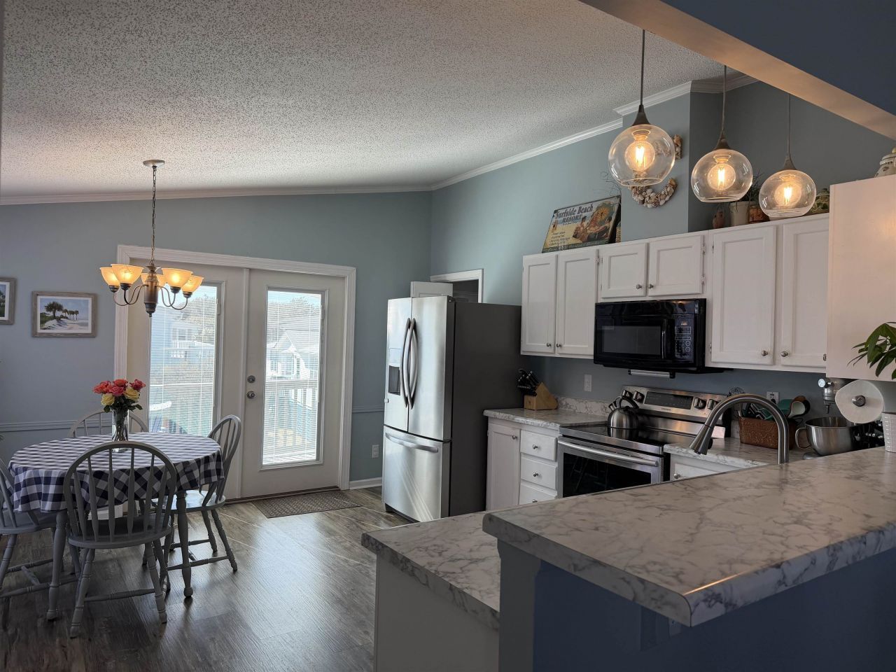 211 Dixon Dr. Photo 3