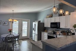 211 Dixon Dr. photo 4