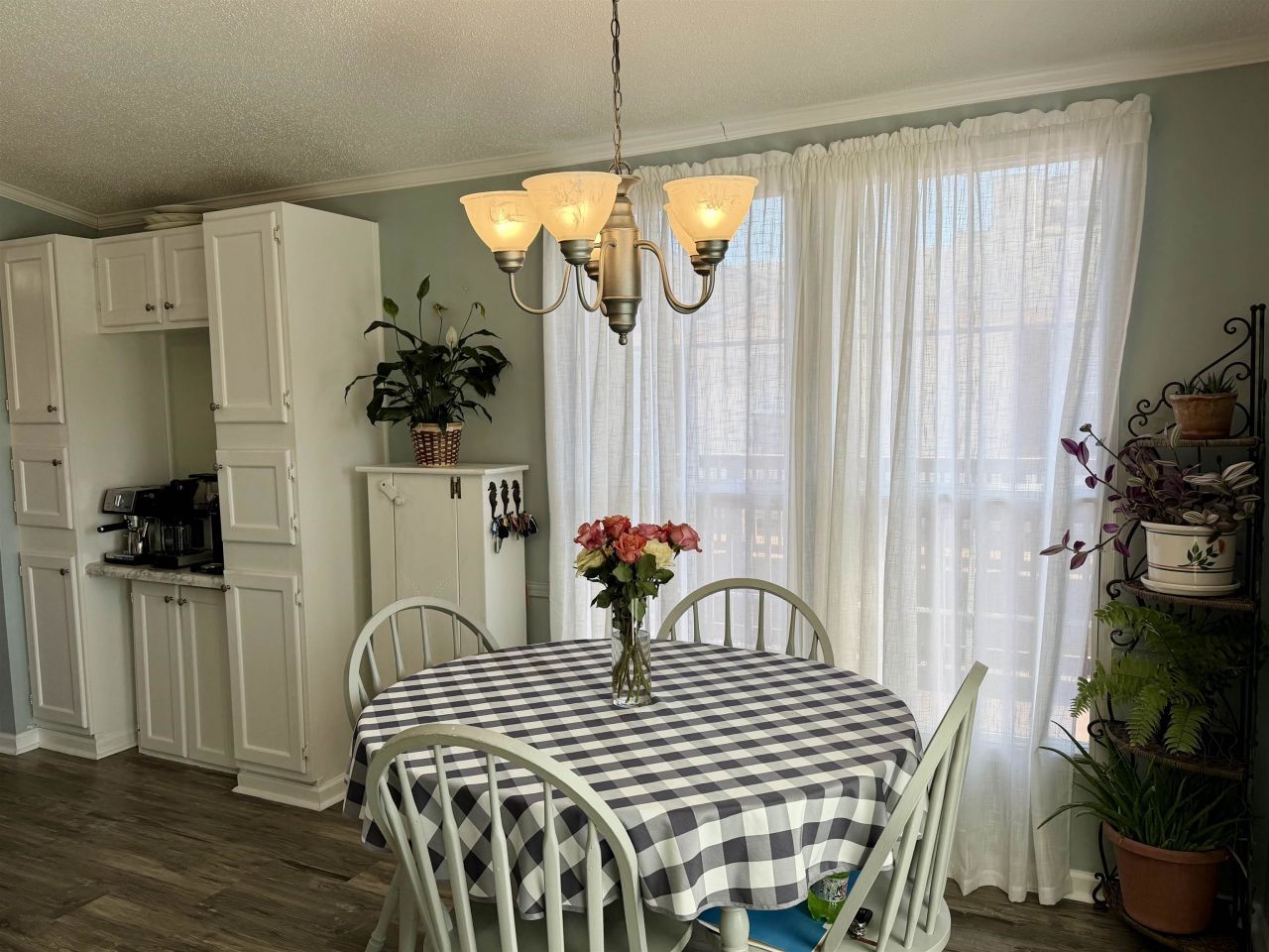 211 Dixon Dr. Photo 5