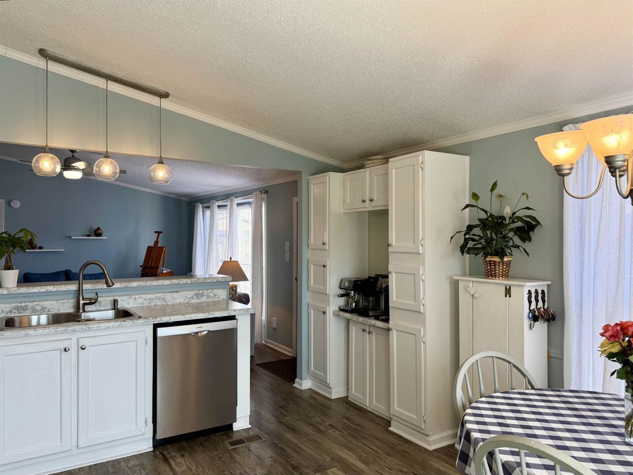 211 Dixon Dr. Photo 6