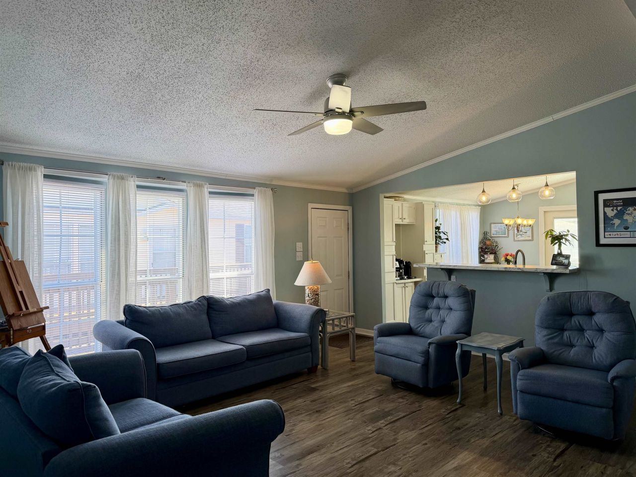 211 Dixon Dr. Photo 9